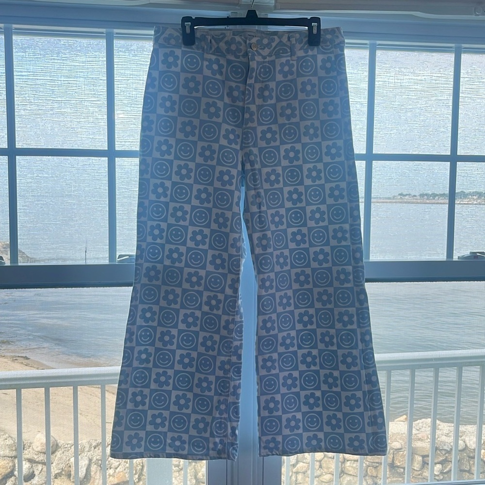 Forever 21 - wide leg cropped - smiley daisy print - light blue & white size 30